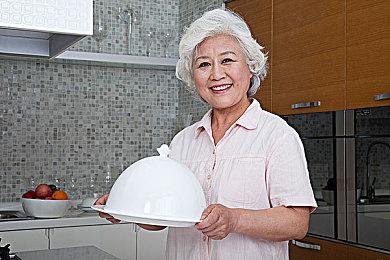 开局先喝奶《真人快打1》发布祖国人游戏预告